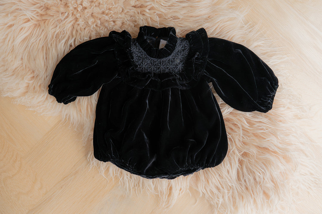 AW9064-Bebe Vintage Lace Velvet Romper-Black