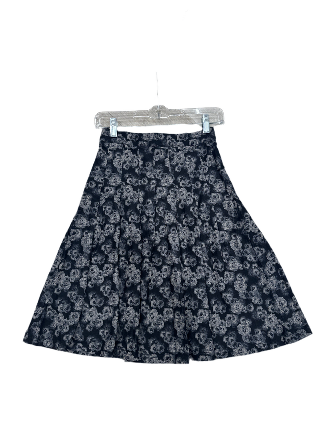 m-5811-pleated skirt-black/floral