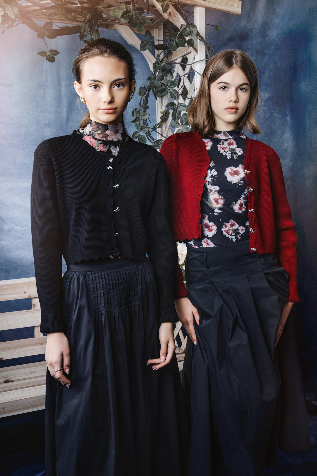 HKN843-BOW BUTTONS SCALLOPED CARDIGAN-BLACK