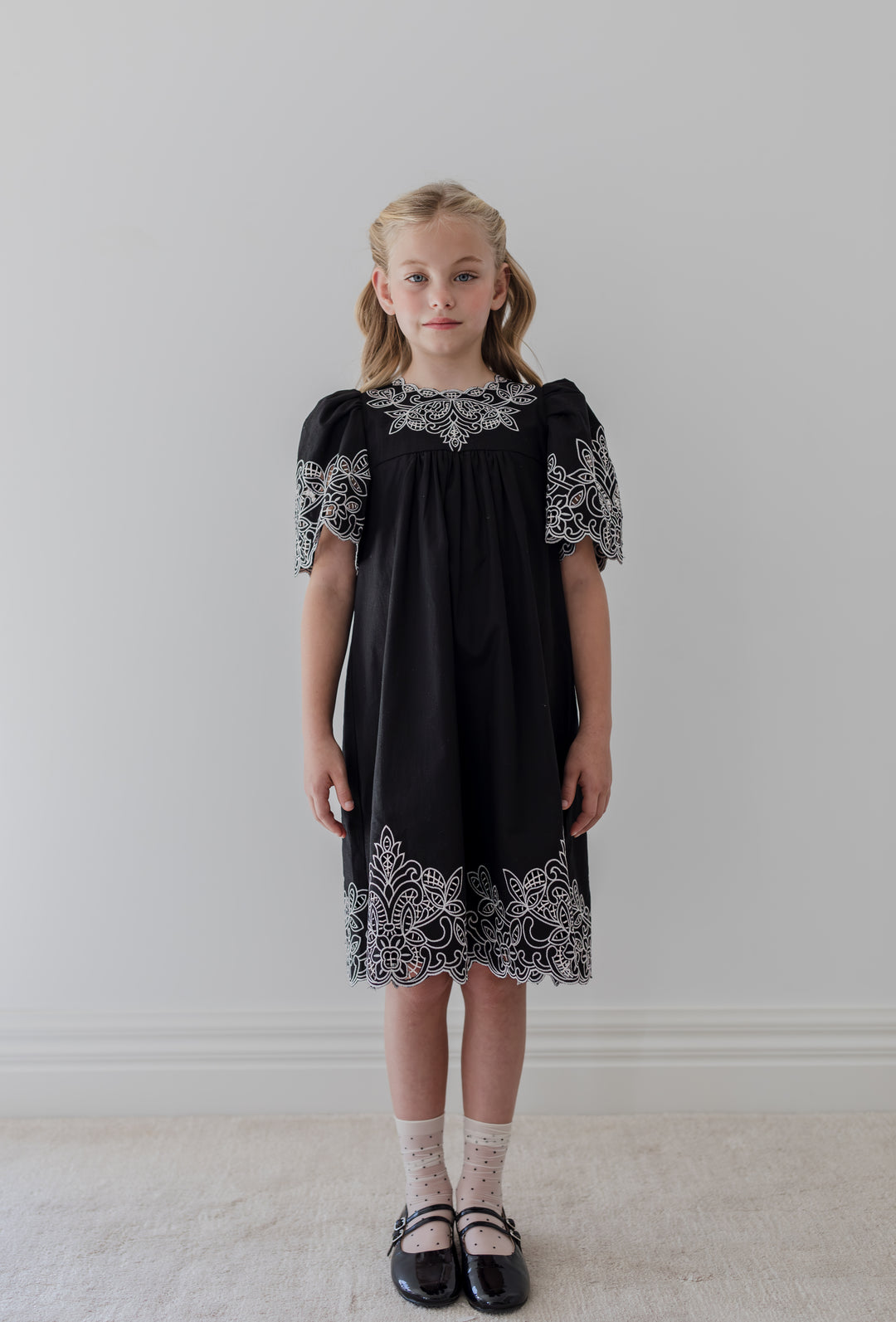 1377-CUT OUT LINEN COTTON DRESS-BLACK/CREAM