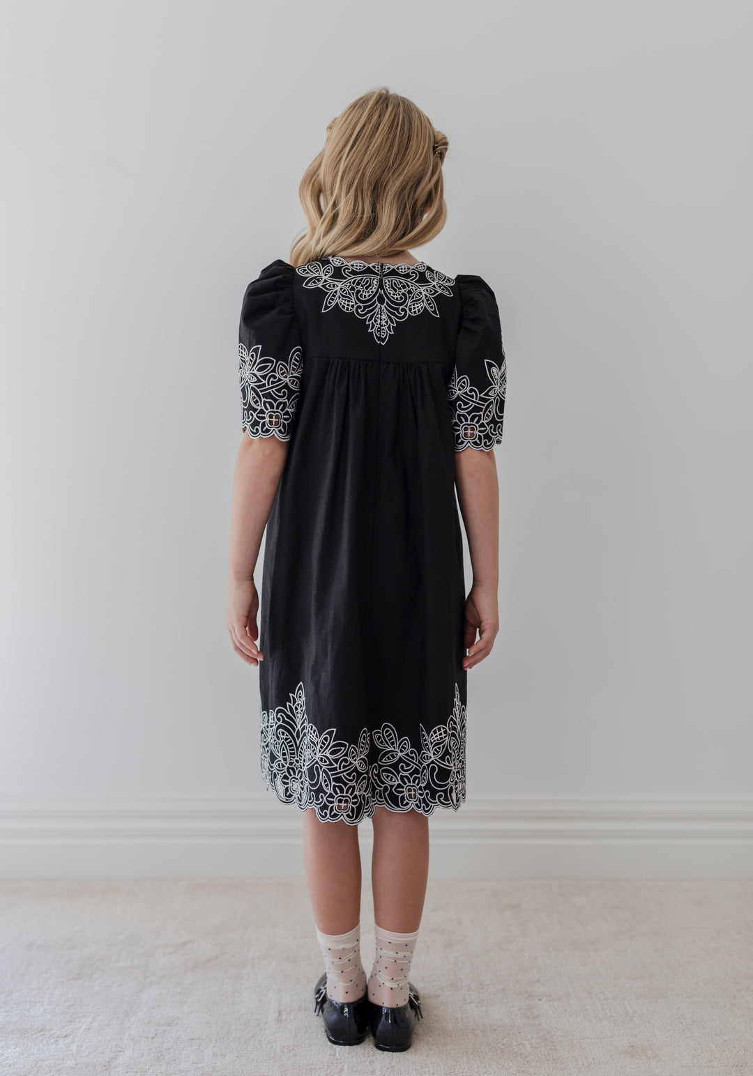 1377-CUT OUT LINEN COTTON DRESS-BLACK/CREAM