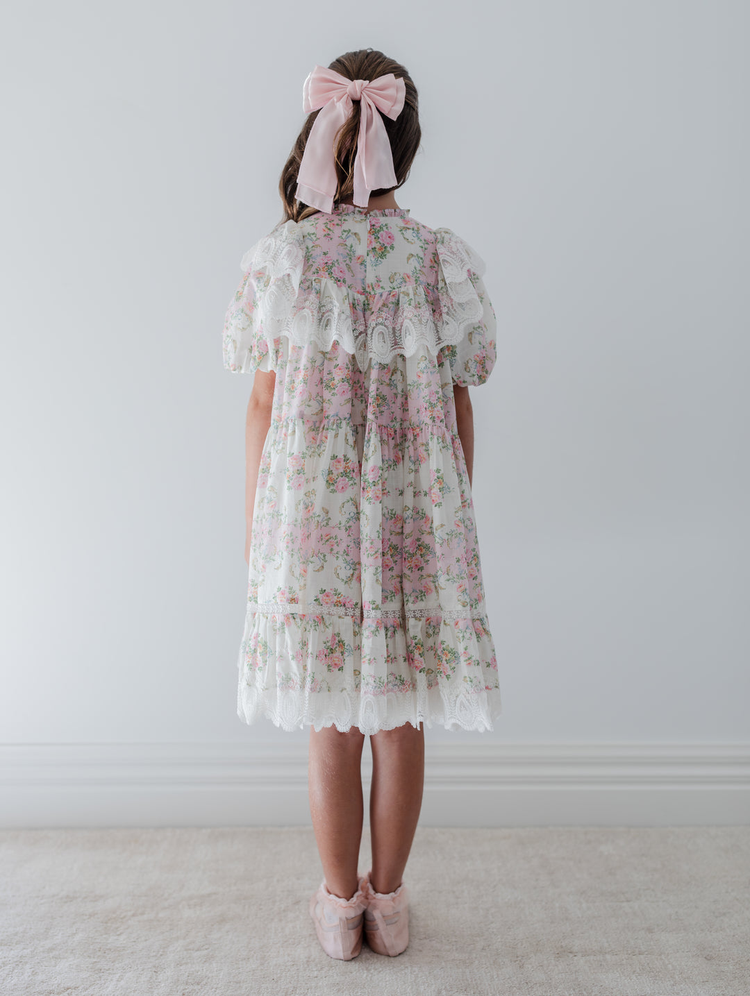 1430-ELBOW-ELBOW SLV VINTAGE WALLPAPER LACE RUFFLE DRESS