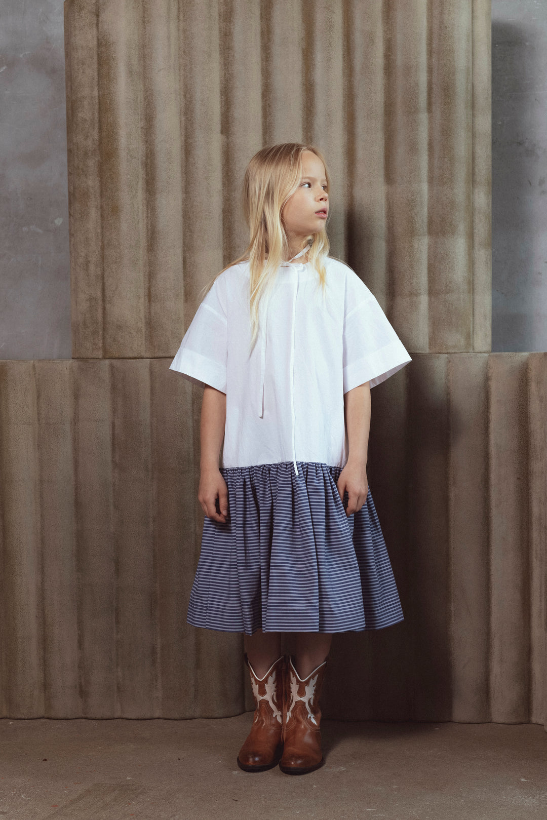 CATE DRESS-WHITE/NAVY