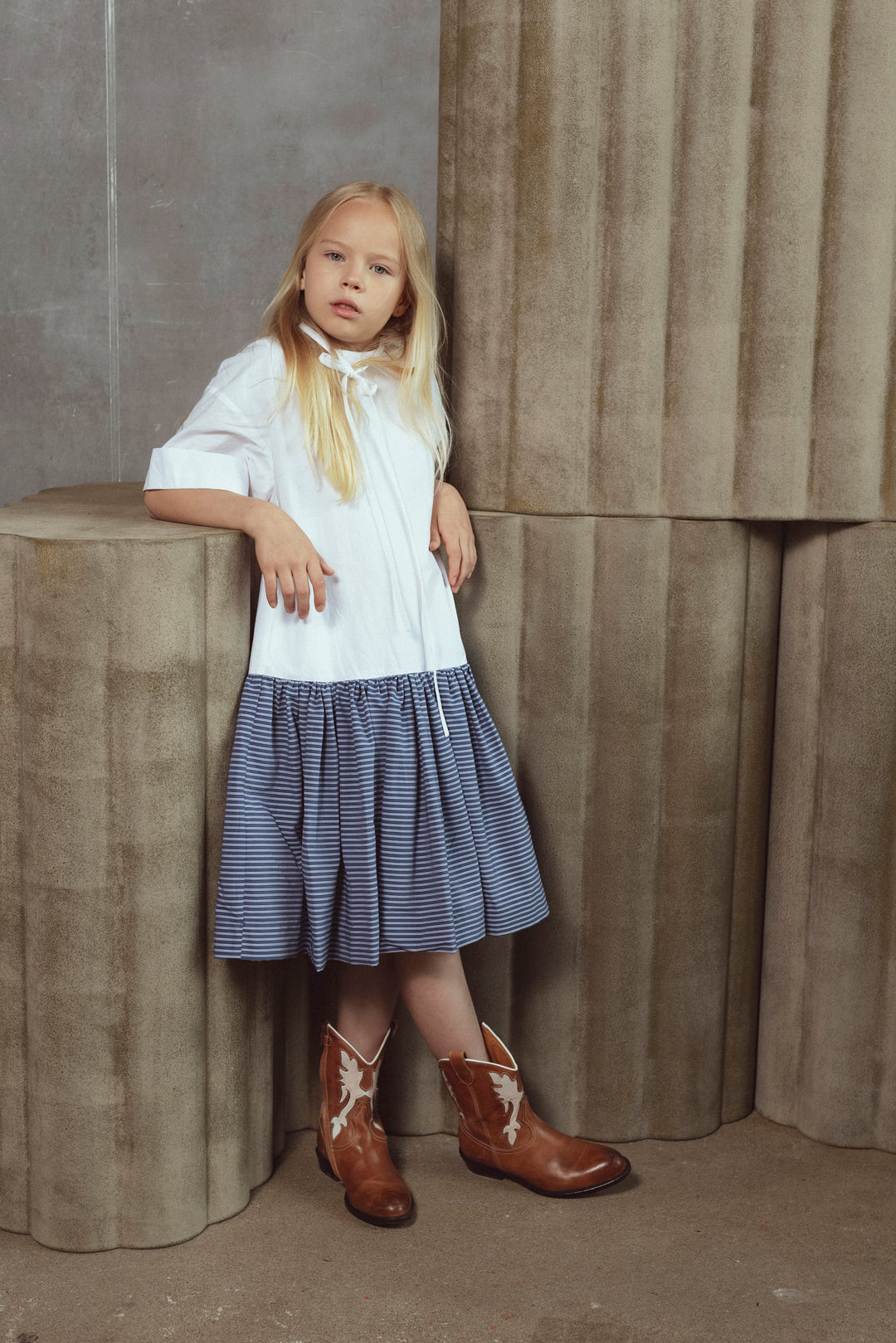 CATE DRESS-WHITE/NAVY