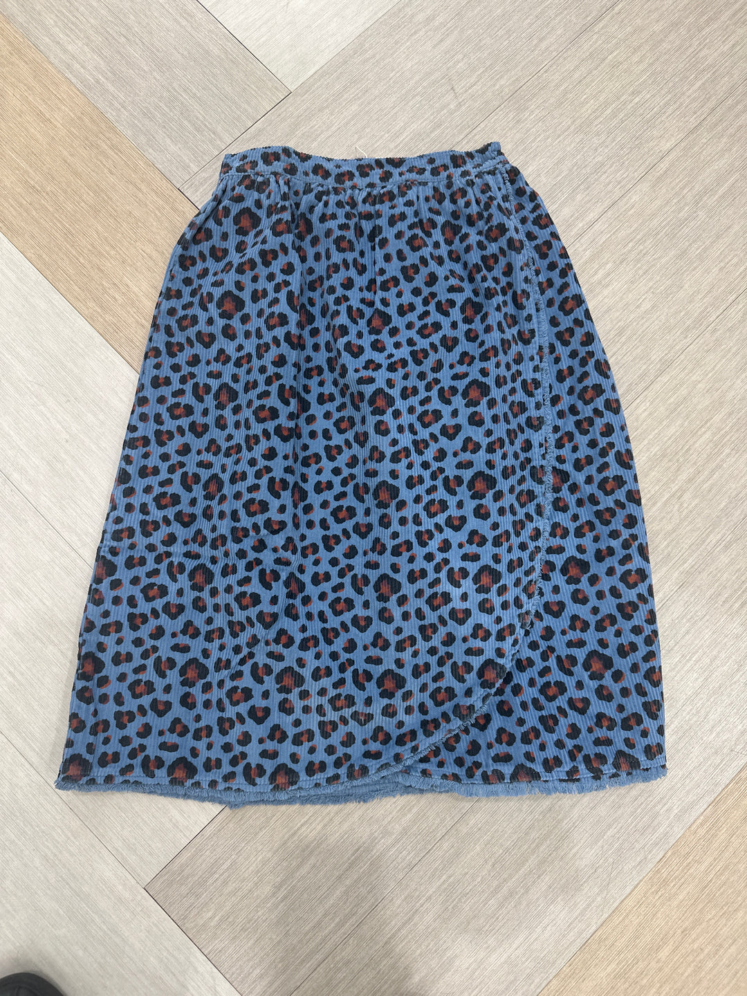 AW25.MN2509 USA-Knee-lenght skirt | Blue w/ animal print-pink | cotton corduroy