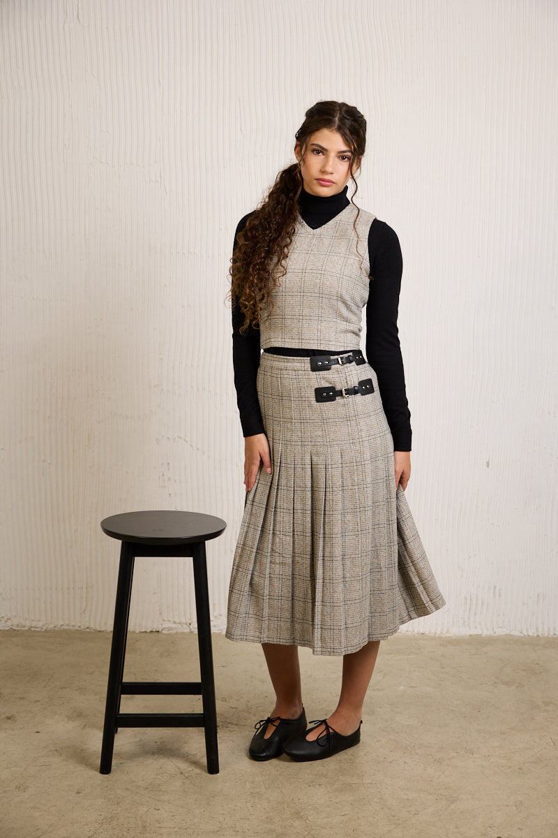 HSK054 PLEAT SKIRT WITH BUCKLE DETAIL - STONE