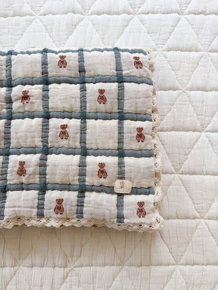 WHOLESALE KEEPSAKE QUILT - TEDDY BLUEBELLE