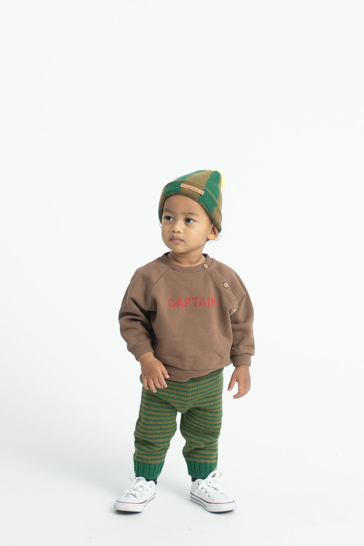 FLP2606A.B SWEATSHIRT - BROWN W/ "CAPTAIN" PRINT